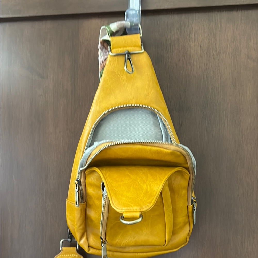 Cute Sling Bag - Picture 4 of 6